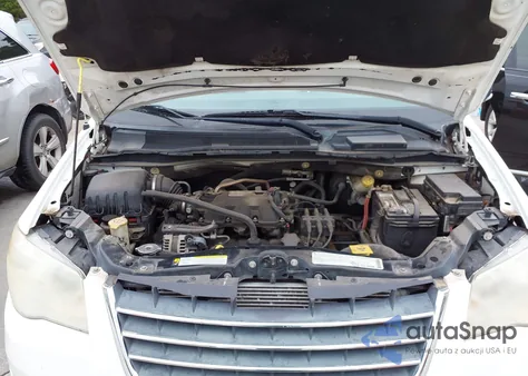 2010 Chrysler Town & Country Touring from USA, damaged, VIN 2A4RR5D14AR133746